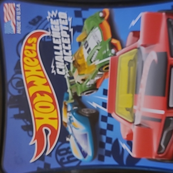 Hot Wheels Challenge Accepted Wheeled Storage Case (holds 110 vehicles) - Picture 10 of 11